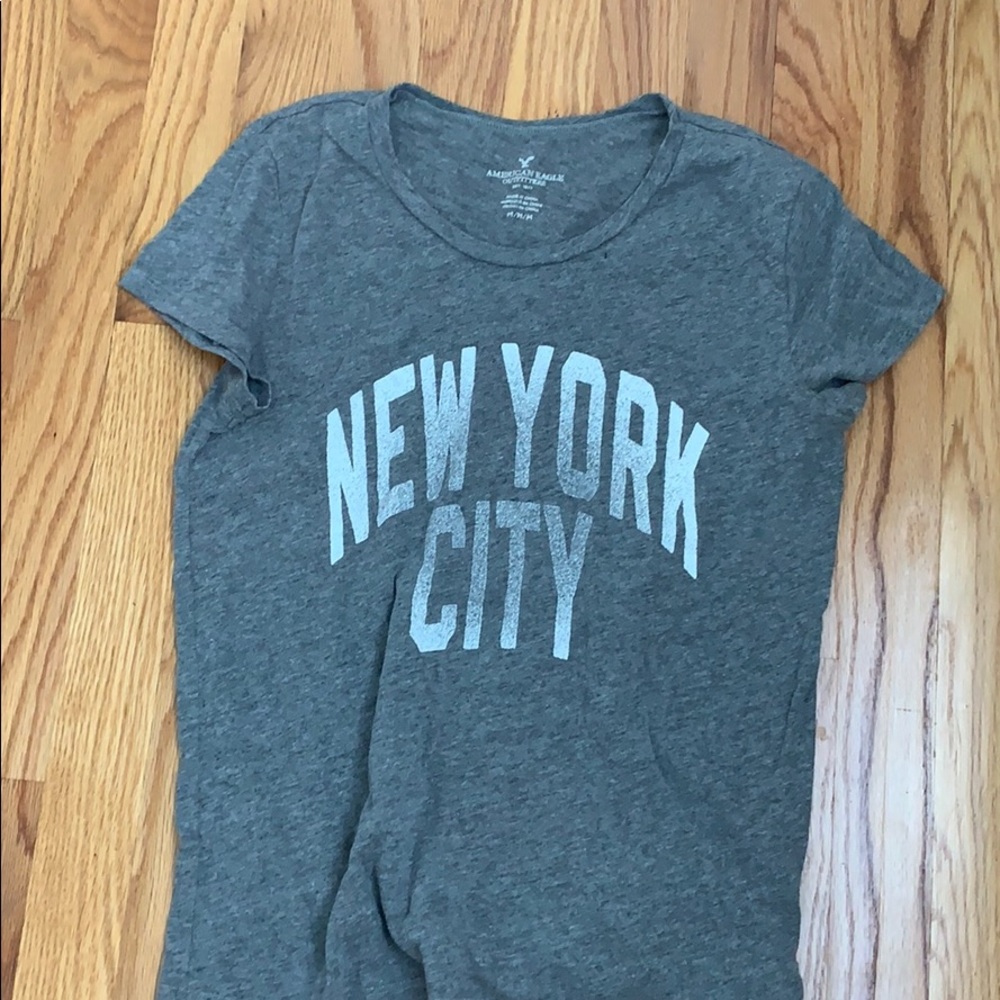 American Eagle M t-shirt